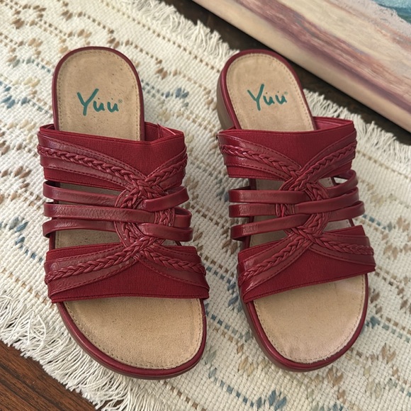 YUU Women's Red Sandals Slides made for Comfort Women's Size 7 NWOT - Picture 3 of 7